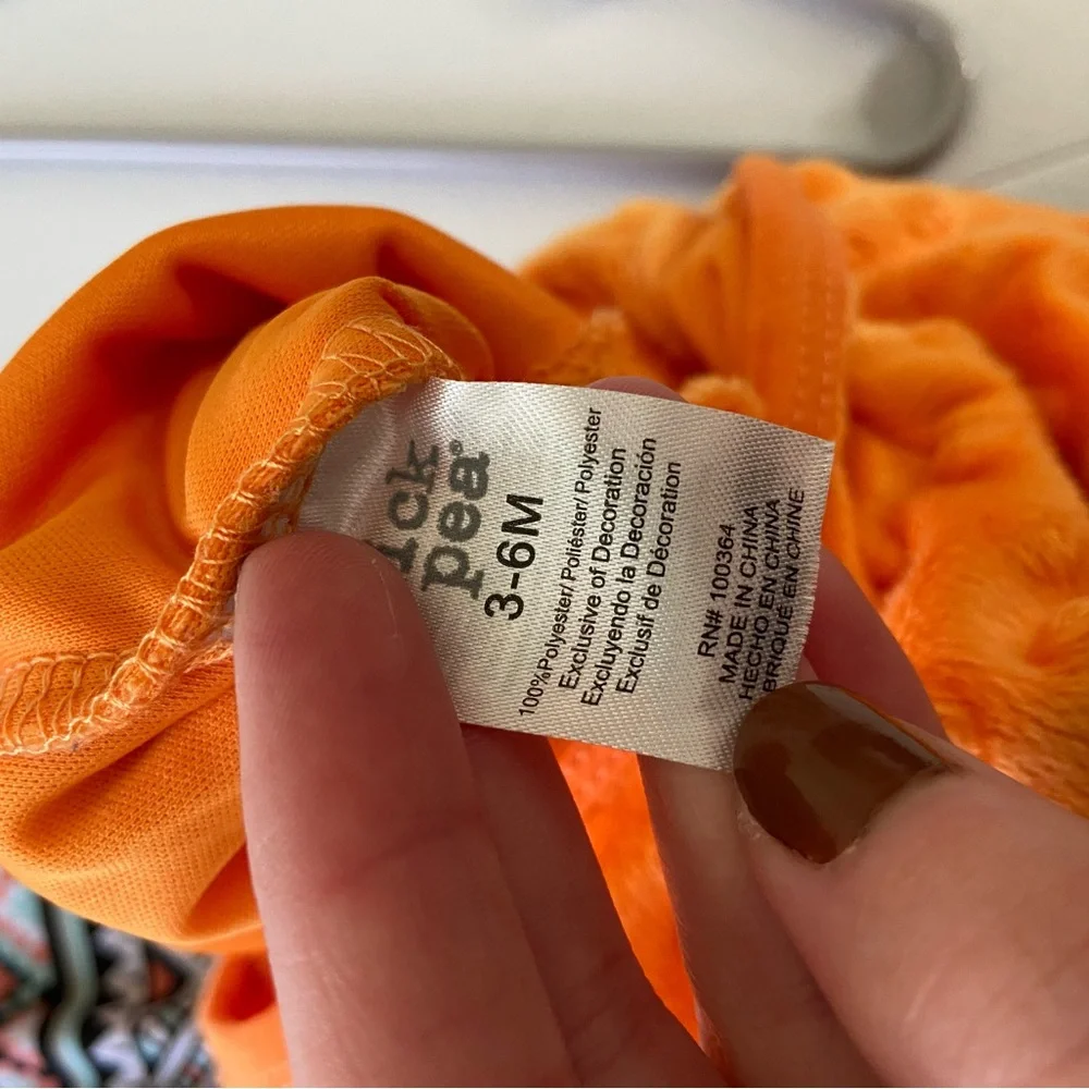 NWOT Chick‎ pea baby unisex orange soft textured pumpkin jumper hat matching set